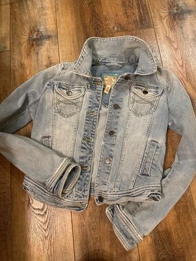 Abercrombie & Fitch Vintage Distressed Jean Jacket light wash size Medium